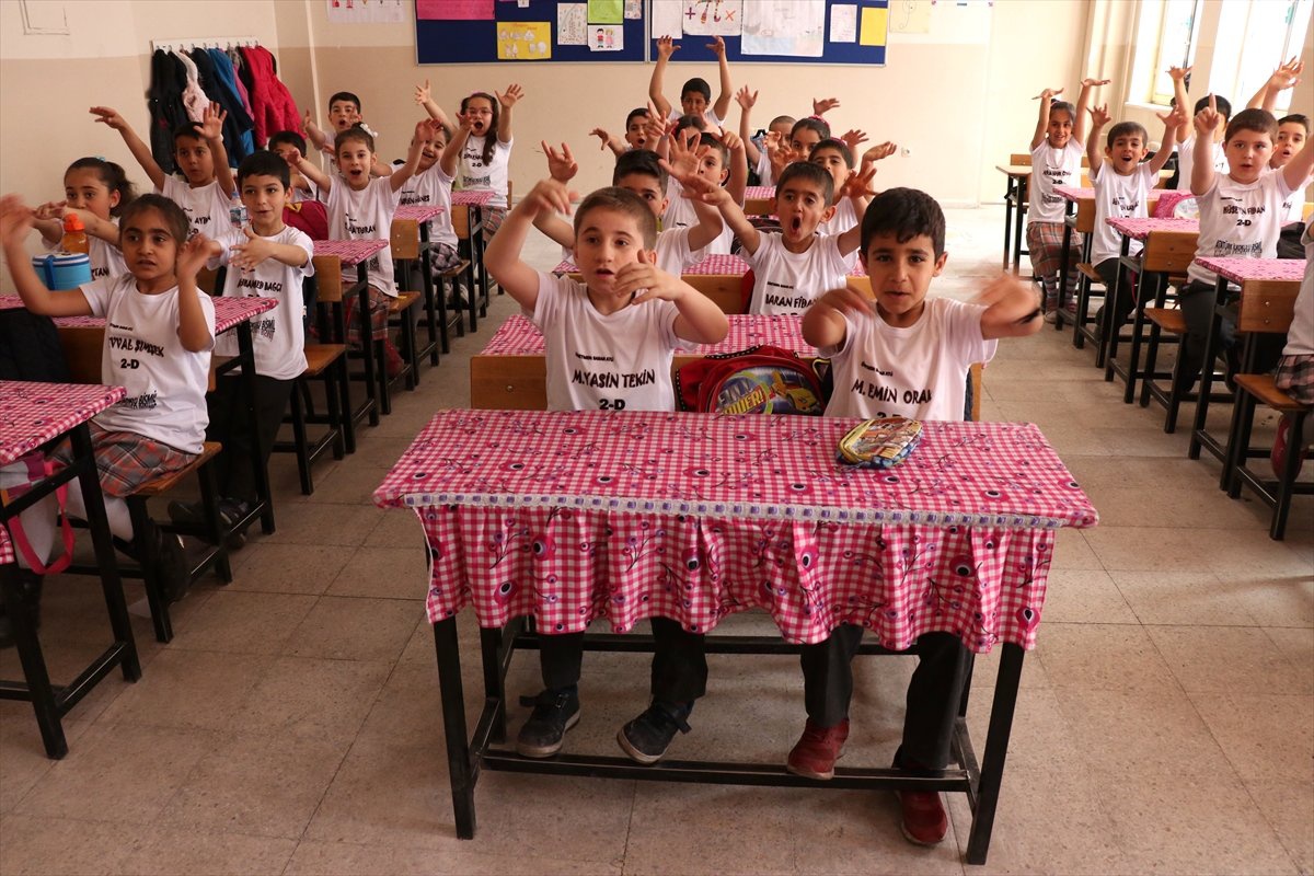 Yusuf Yazıcı, Diyarbakırlı Hayranlarına Forma Gönderdi