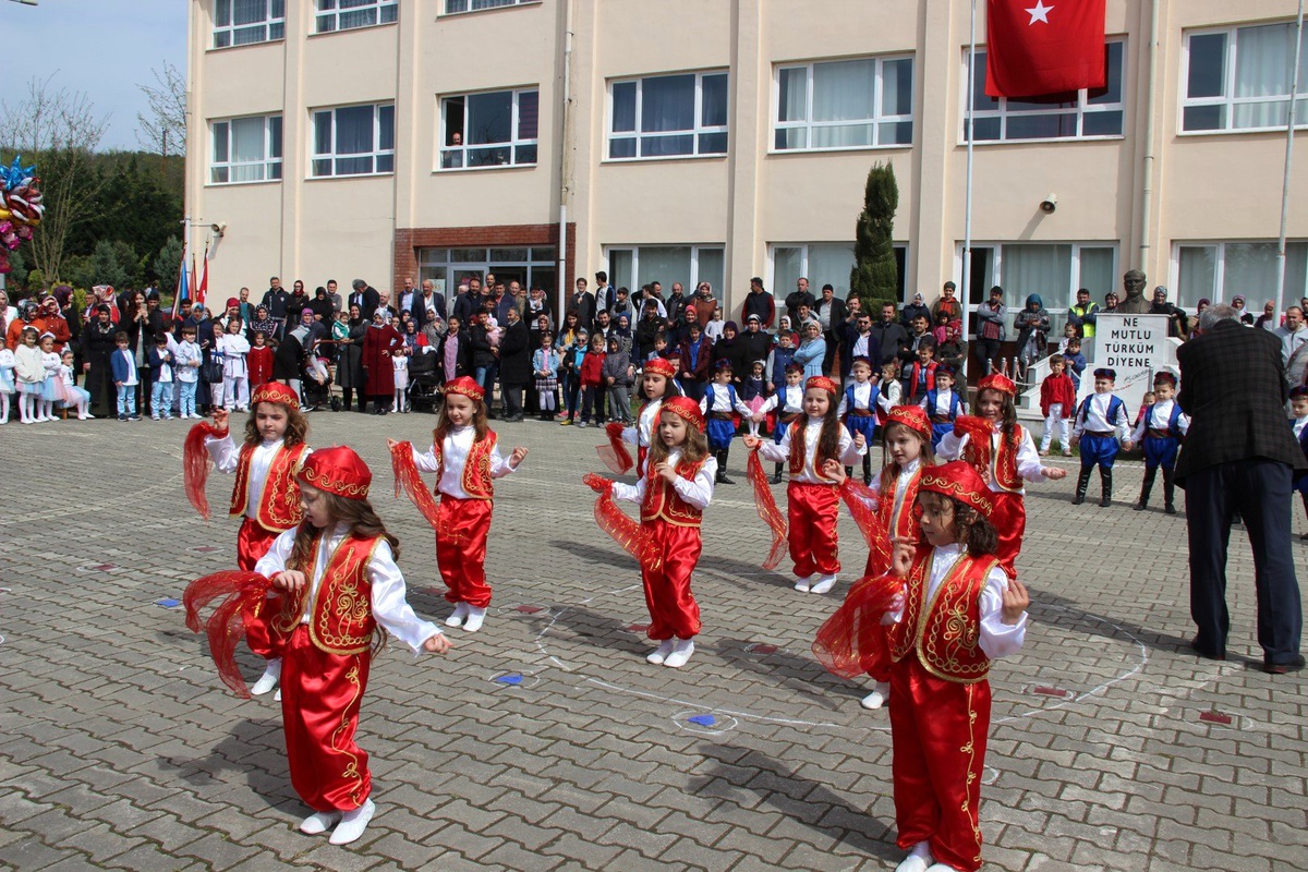 23 Nisan Ferizli\'de Coşkuyla Kutlandı