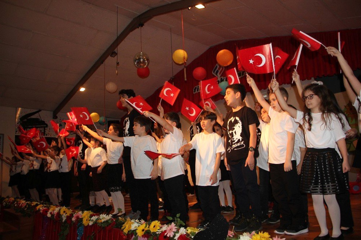 23 Nisan\'ı Coşkuyla Kutladılar
