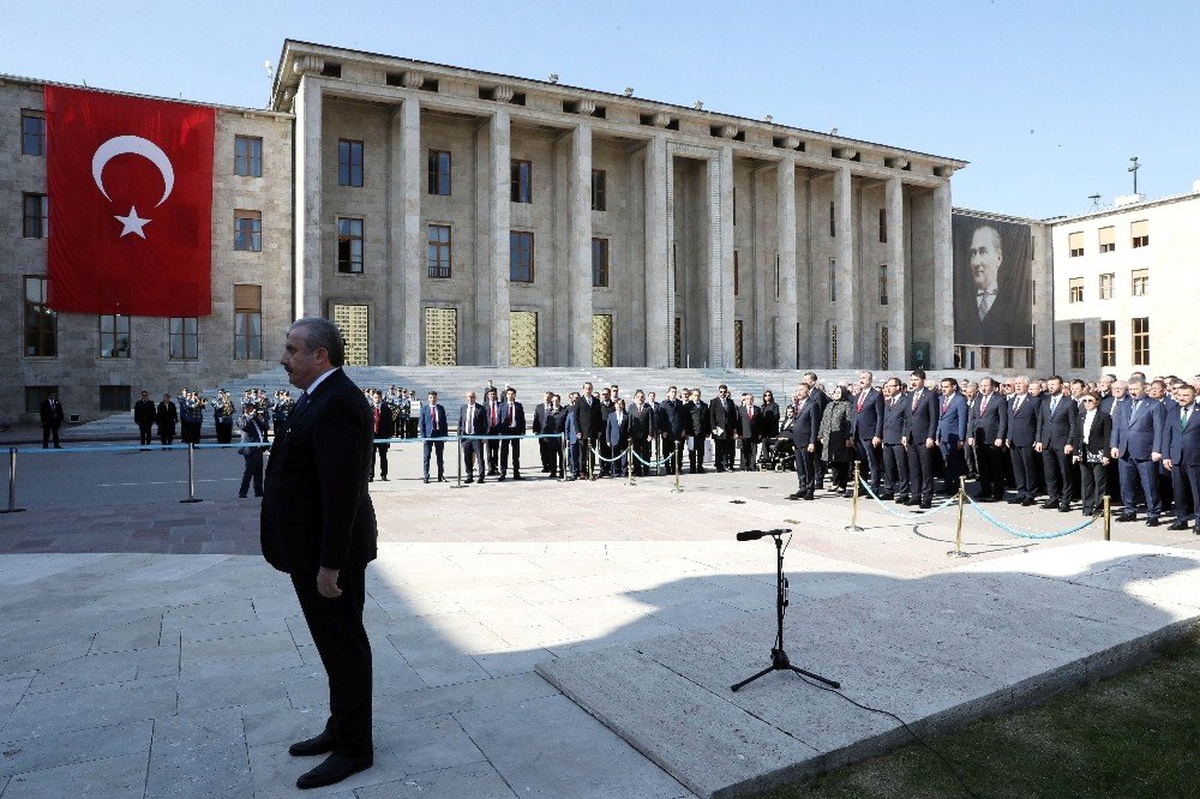 23 Nisan Ulusal Egemenlik ve Çocuk Bayramı İçin İlk Tören TBMM\'de Düzenlendi