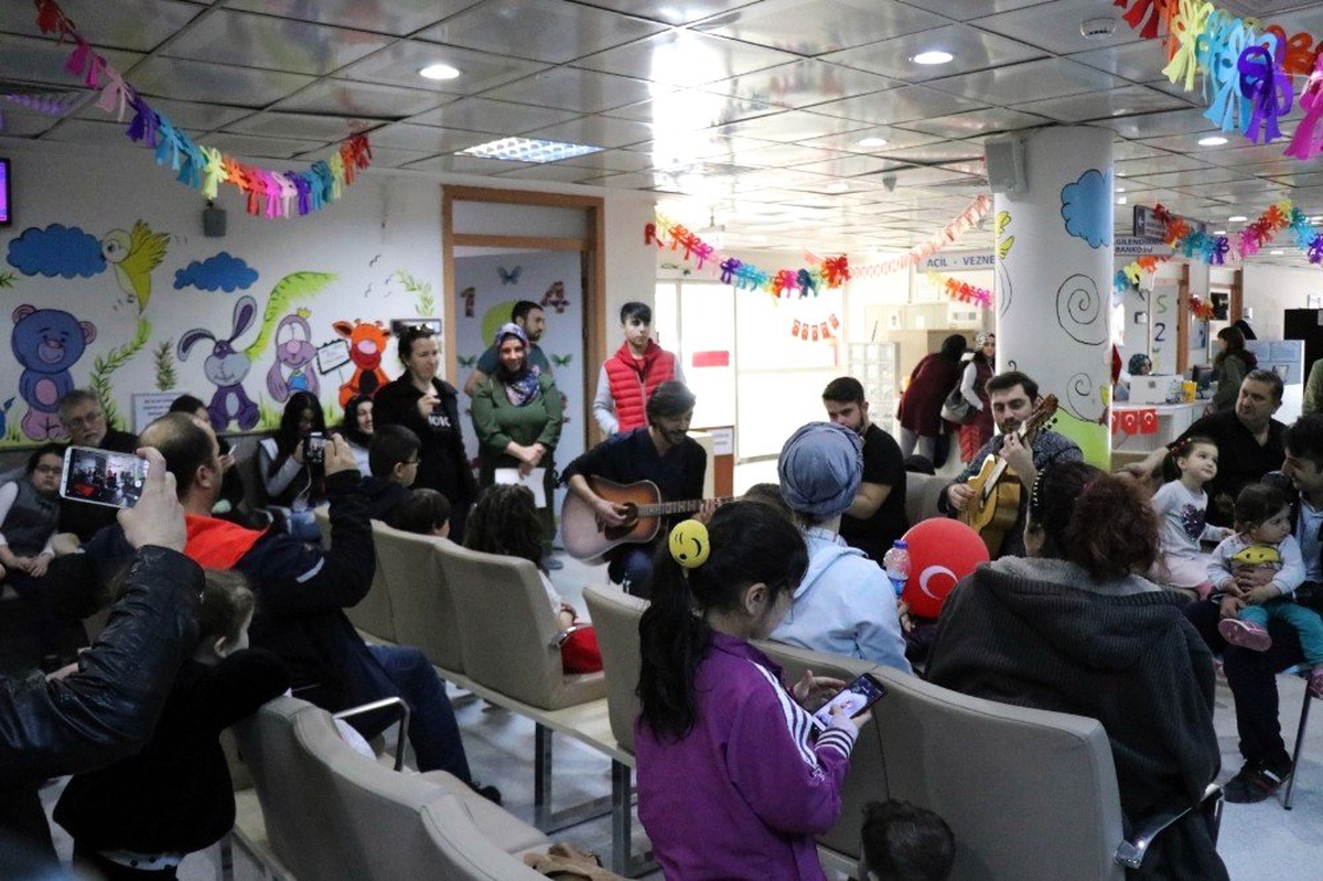 23 Nisanı Hastanede Geçiren Çocuklara Yapılan Etkinlik Moral Verdi