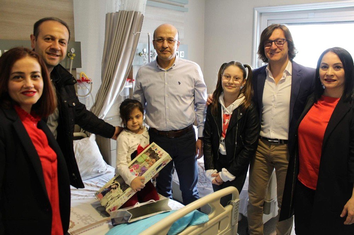 23 Nisanı Hastanede Kutladılar
