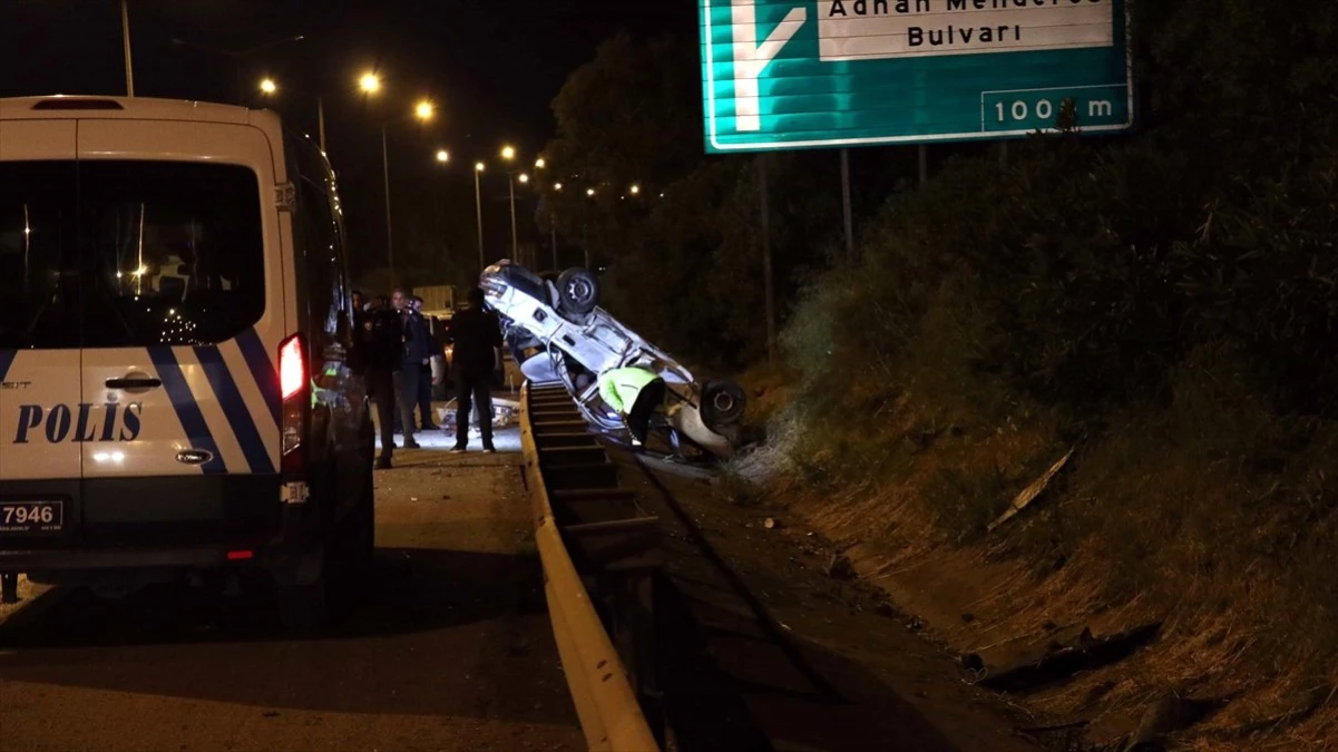 Adana\'da Otomobil Bariyere Çarptı: 1 Yaralı