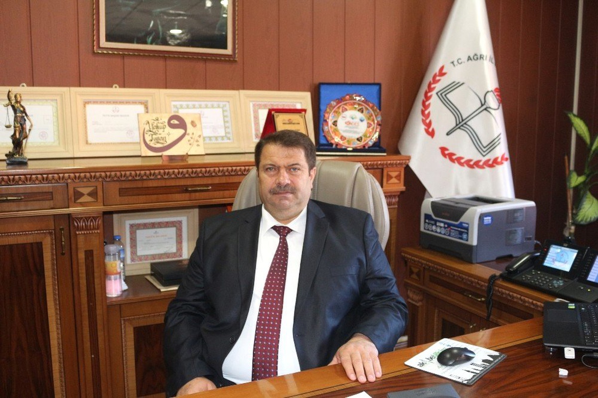 Ağrı Milli Eğitim Müdürü Turan\'ın 23 Nisan Mesajı