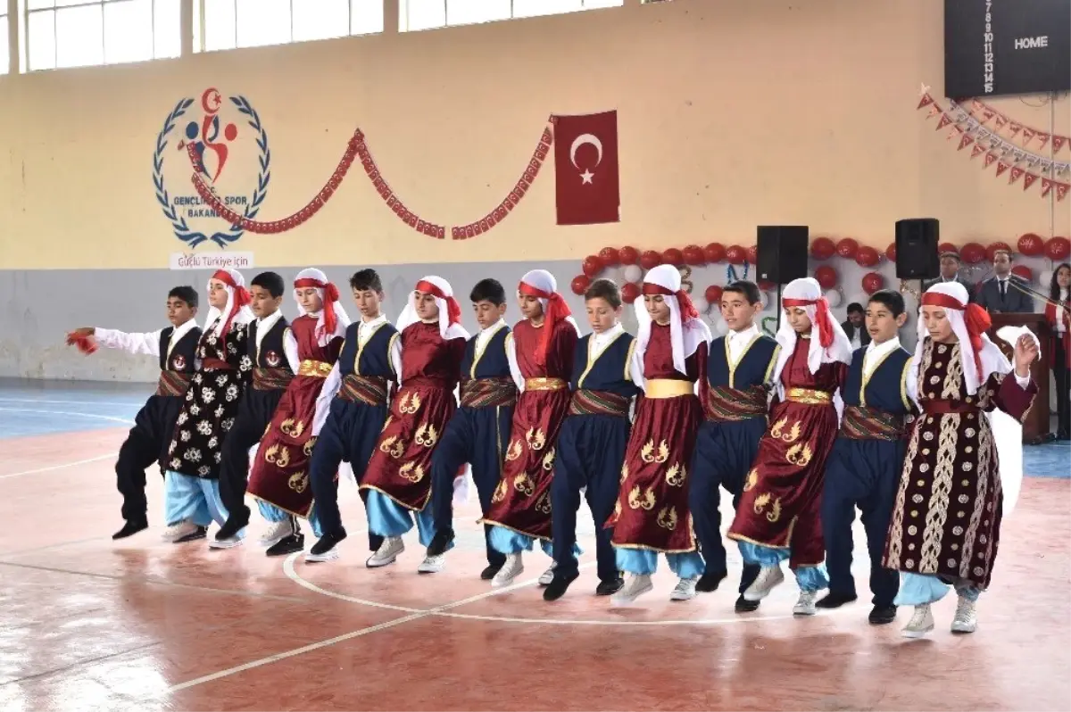 Ahlat, Tatvan, Güroymak ve Hizan\'da 23 Nisan Coşkusu