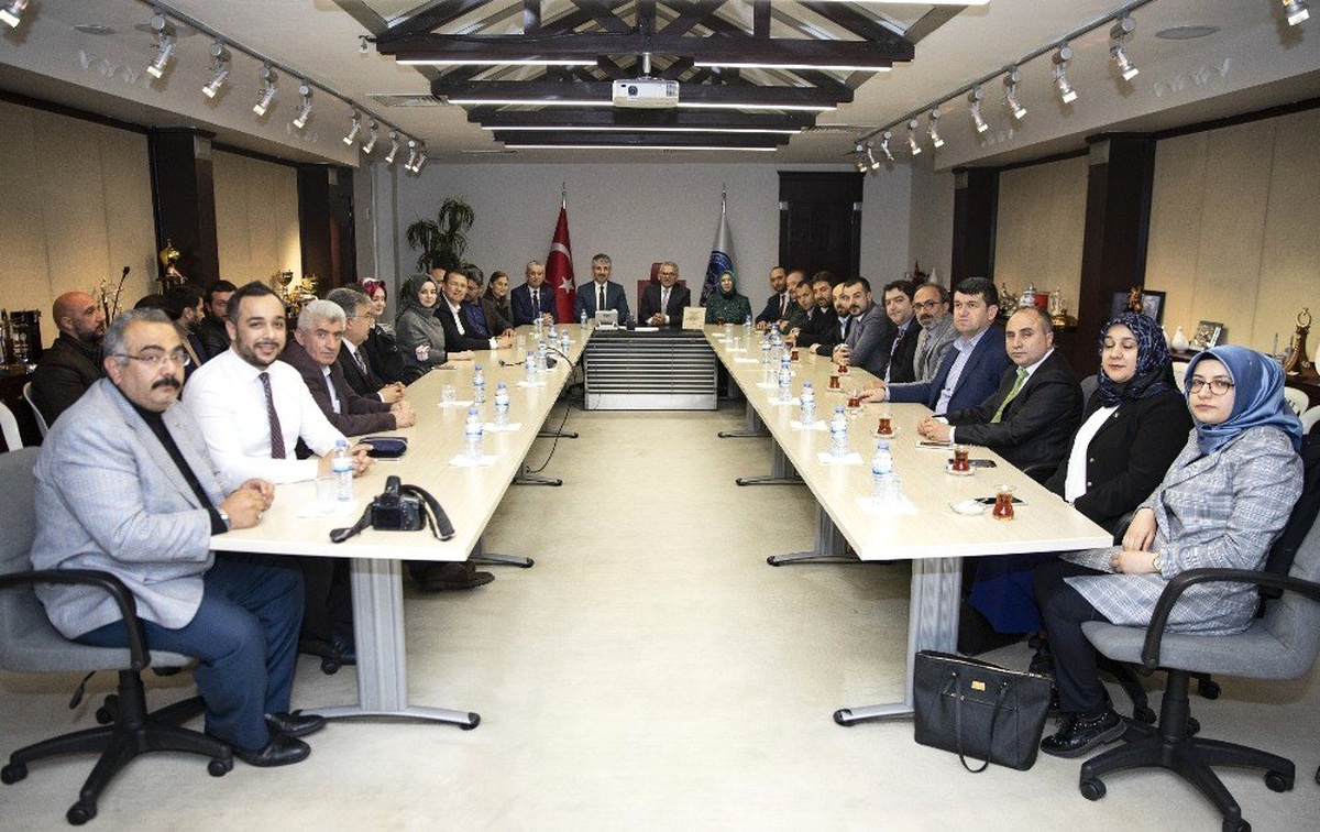 AK Parti İl Teşkilatı, Başkan Büyükkılıç\'ı Ziyaret Etti