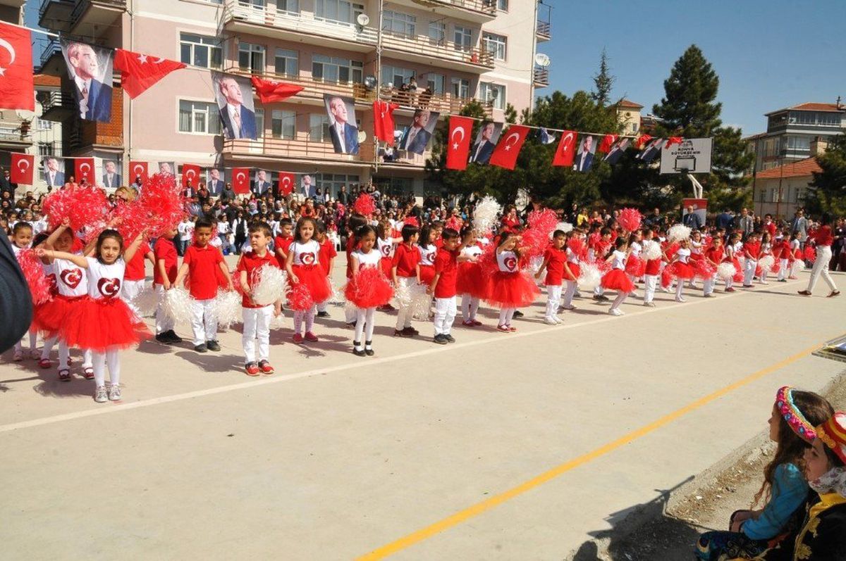 Akşehir\'de 23 Nisan Coşkusu