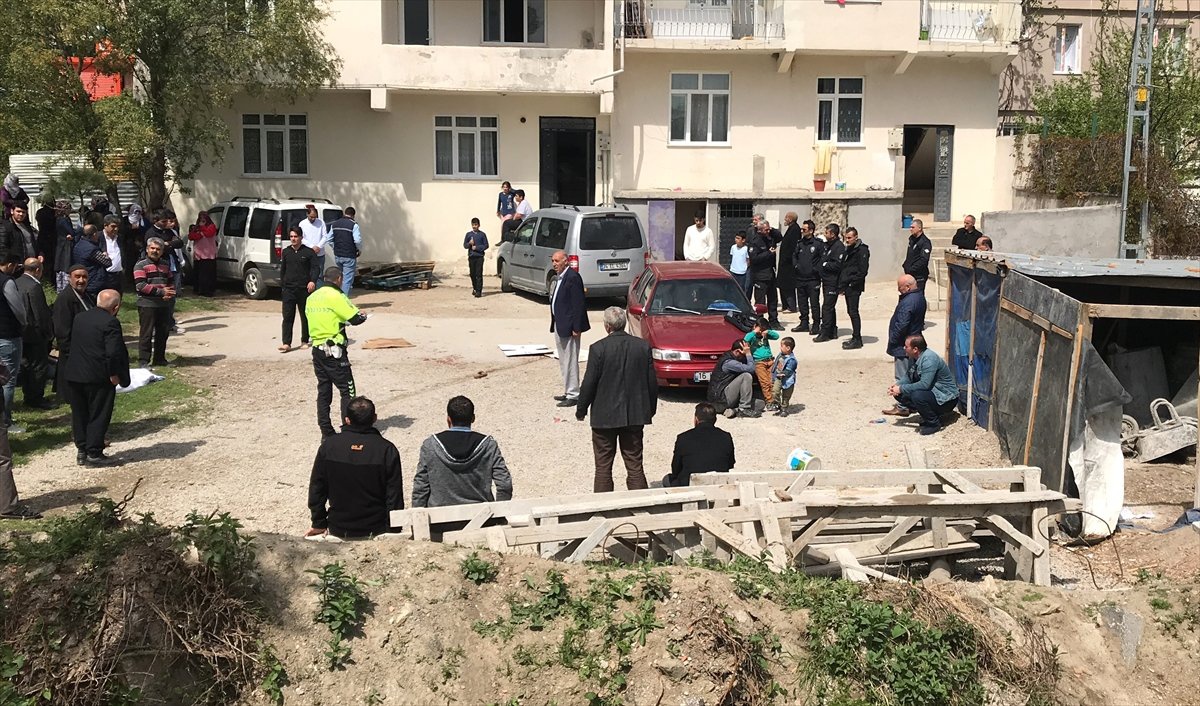 Amcasının Kullandığı Aracın Altında Kalan Çocuk Öldü