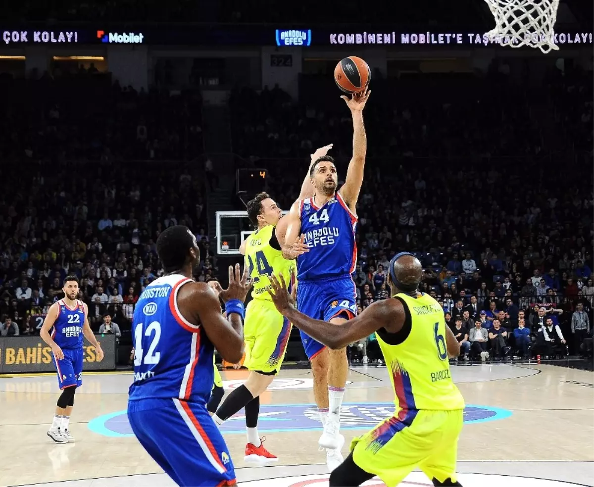 Anadolu Efes, Barcelona\'ya Konuk Oluyor