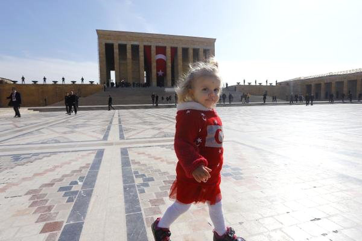 Anıtkabir\'e 23 Nisan\'da Ziyaretçi Akını