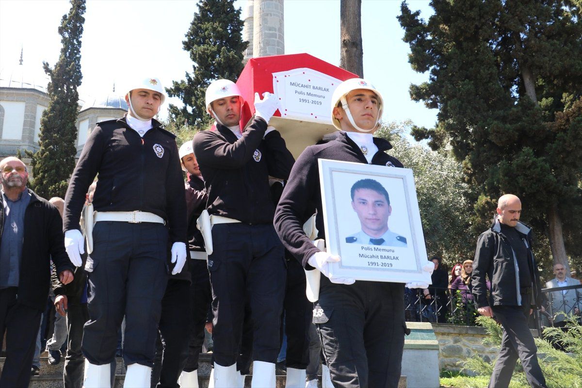 Asansör Boşluğuna Düşüp Ölen Polisin Cenazesi Toprağa Verildi