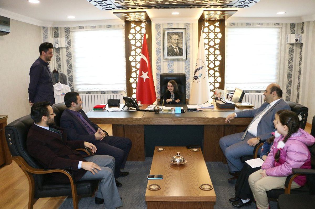 Aziziye\'de Çocuk Başkan Heyecanı