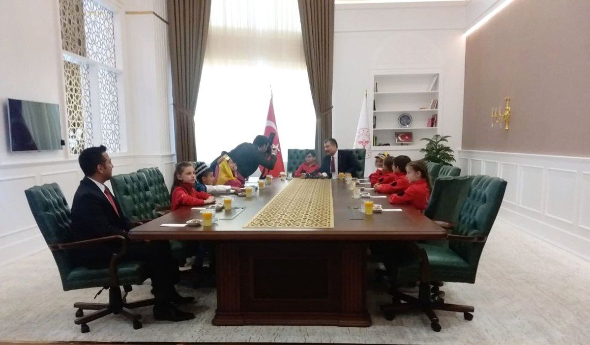Bakan Koca, Makam Koltuğunu Küçük Kayhan\'a Devretti