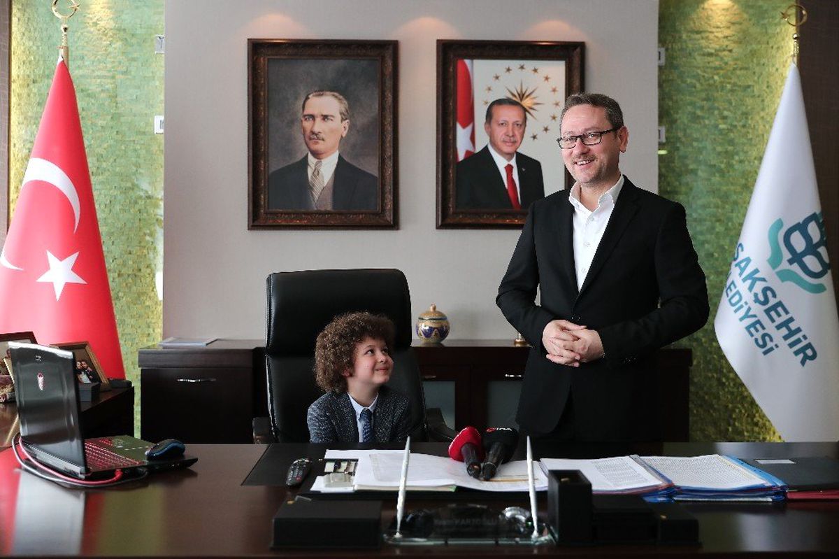 Başakşehir Belediye Başkanı Yasin Kartoğlu, Makamını "Çocuk Başkan" A Devretti