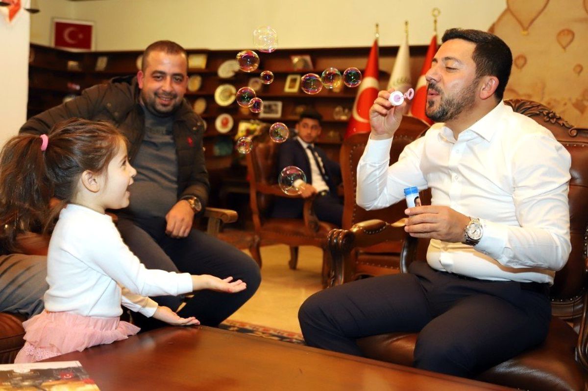 Başkan Arı\'nın Makamına Ziyaretçi Akını