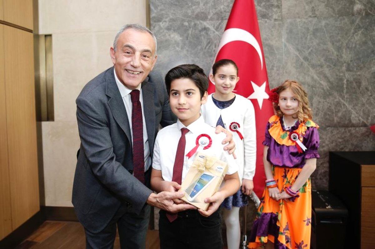 Başkan Çebi, Koltuğunu Utku Güngör\'e Devretti