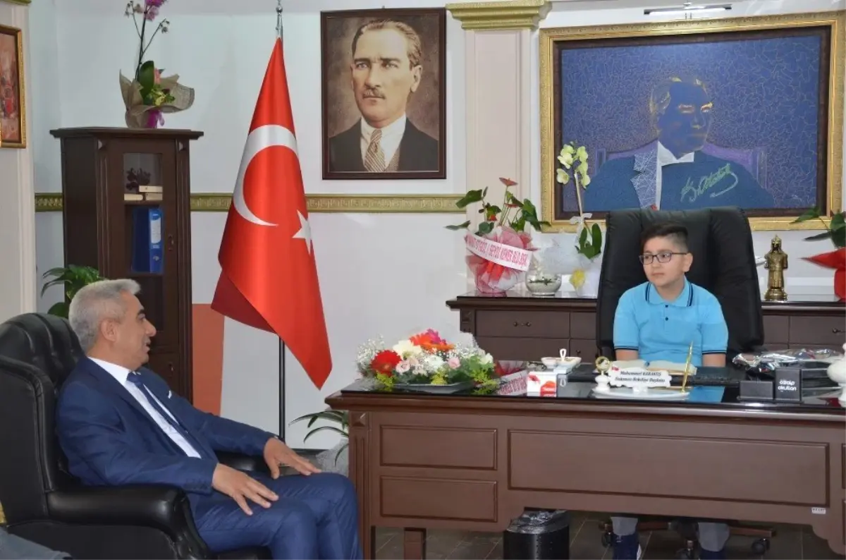 Başkan Karakuş Koltuğunu "Geleceğin Mimarlarına" Emanet Etti