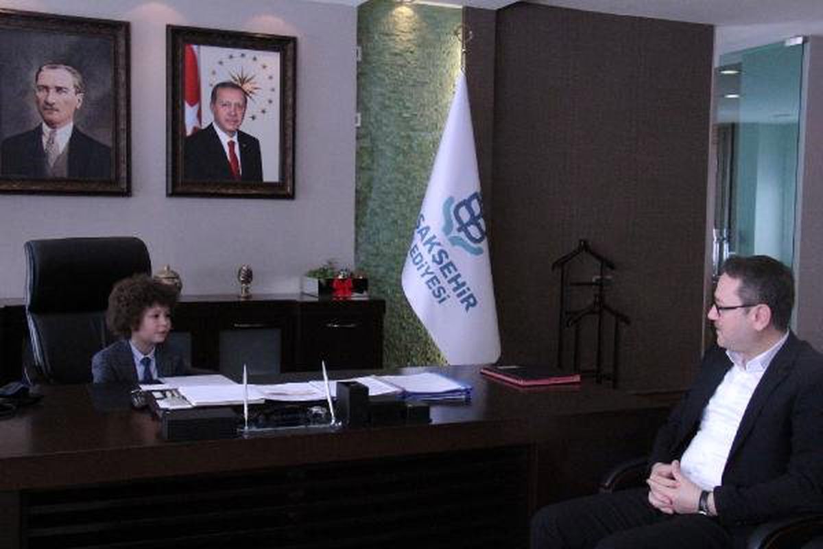 Başkan Kartoğlu, Koltuğunu İlkokul Öğrencisine Devretti