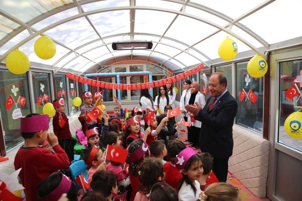 Başkan Oprukçu\'dan Belediye Kreşine Ziyaret
