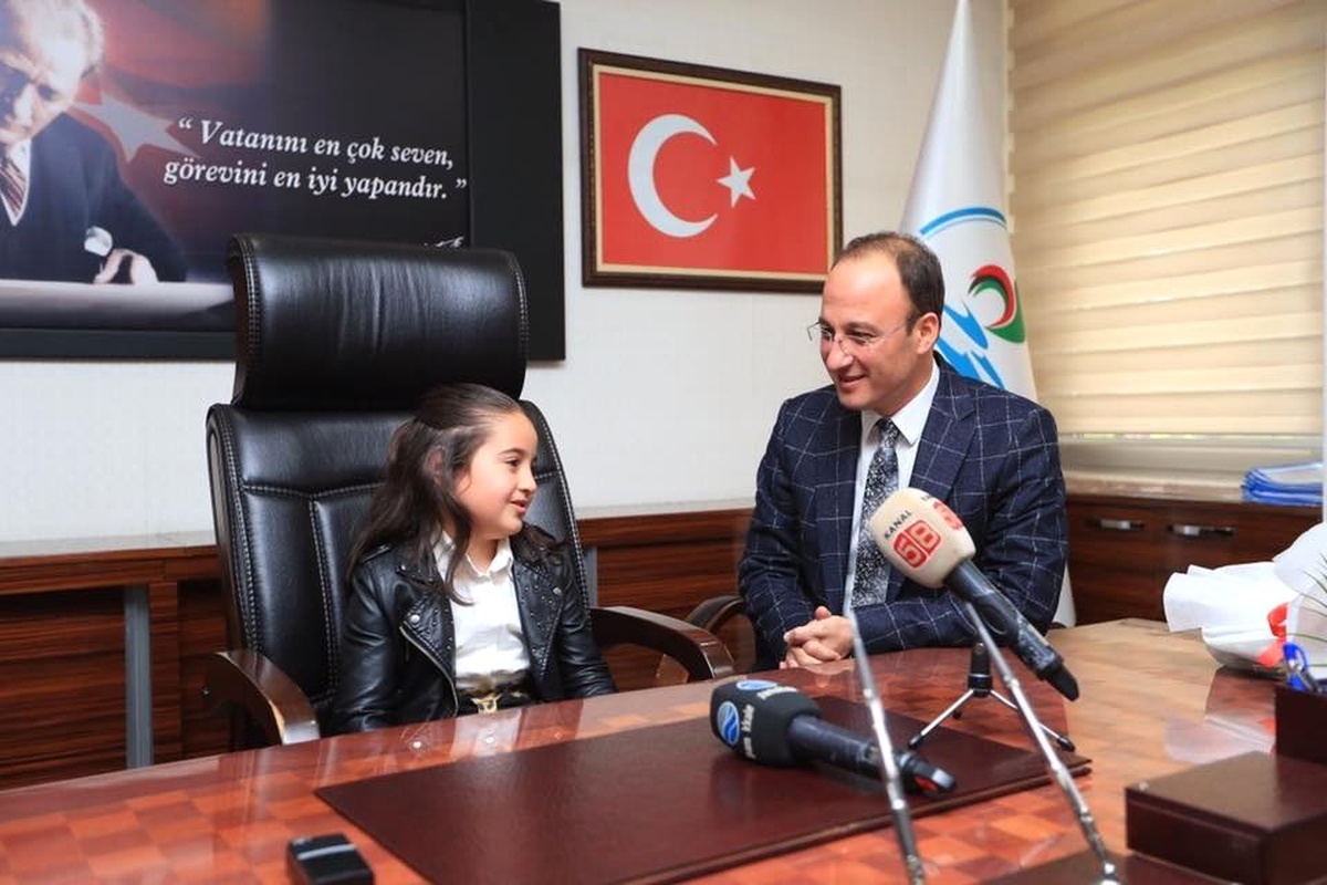 Başkan Örki 23 Nisan Geleneğine Uyarak Koltuğunu Devretti