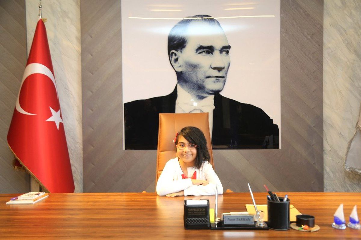 Başkan Tarhan\'ın Koltuğuna Kader Oturdu