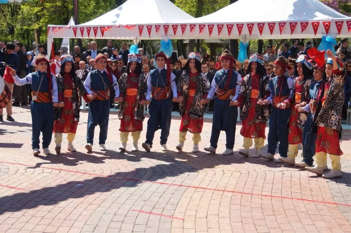 Batman\'da 23 Nisan Coşkuyla Kutlandı