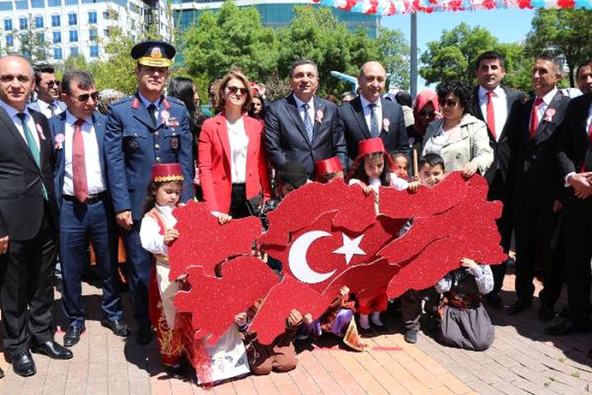 Batman\'da 23 Nisan\'da Kutlamalarında Maket Gösterisine İlgi