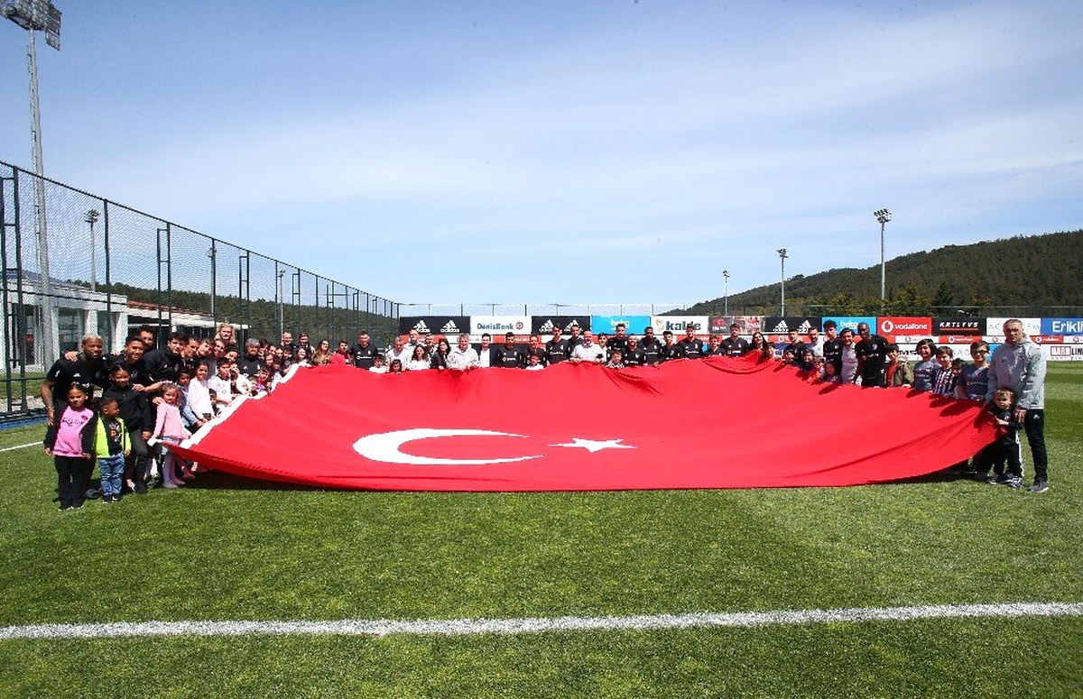 Beşiktaş Nevzat Demir Tesisleri\'nde 23 Nisan Coşkusu