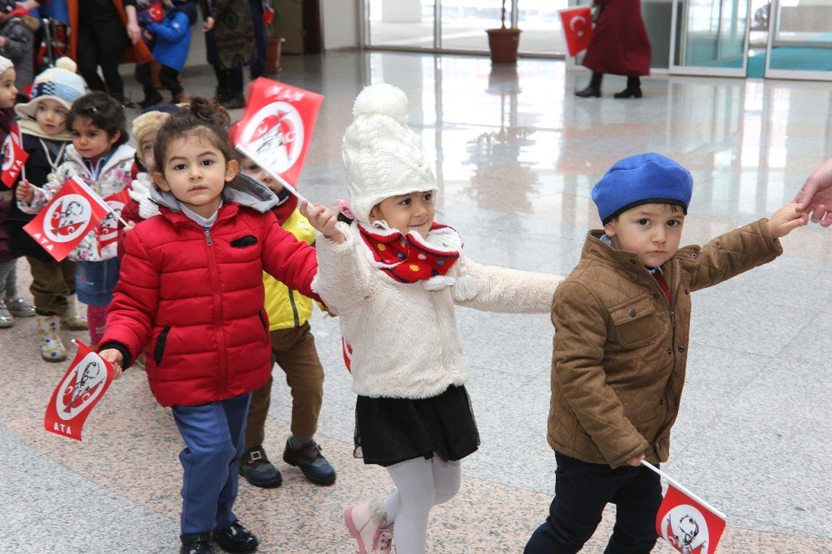 Beü Uygulama Kreş ve Anaokulu Öğrencilerinden 23 Nisan Etkinliği