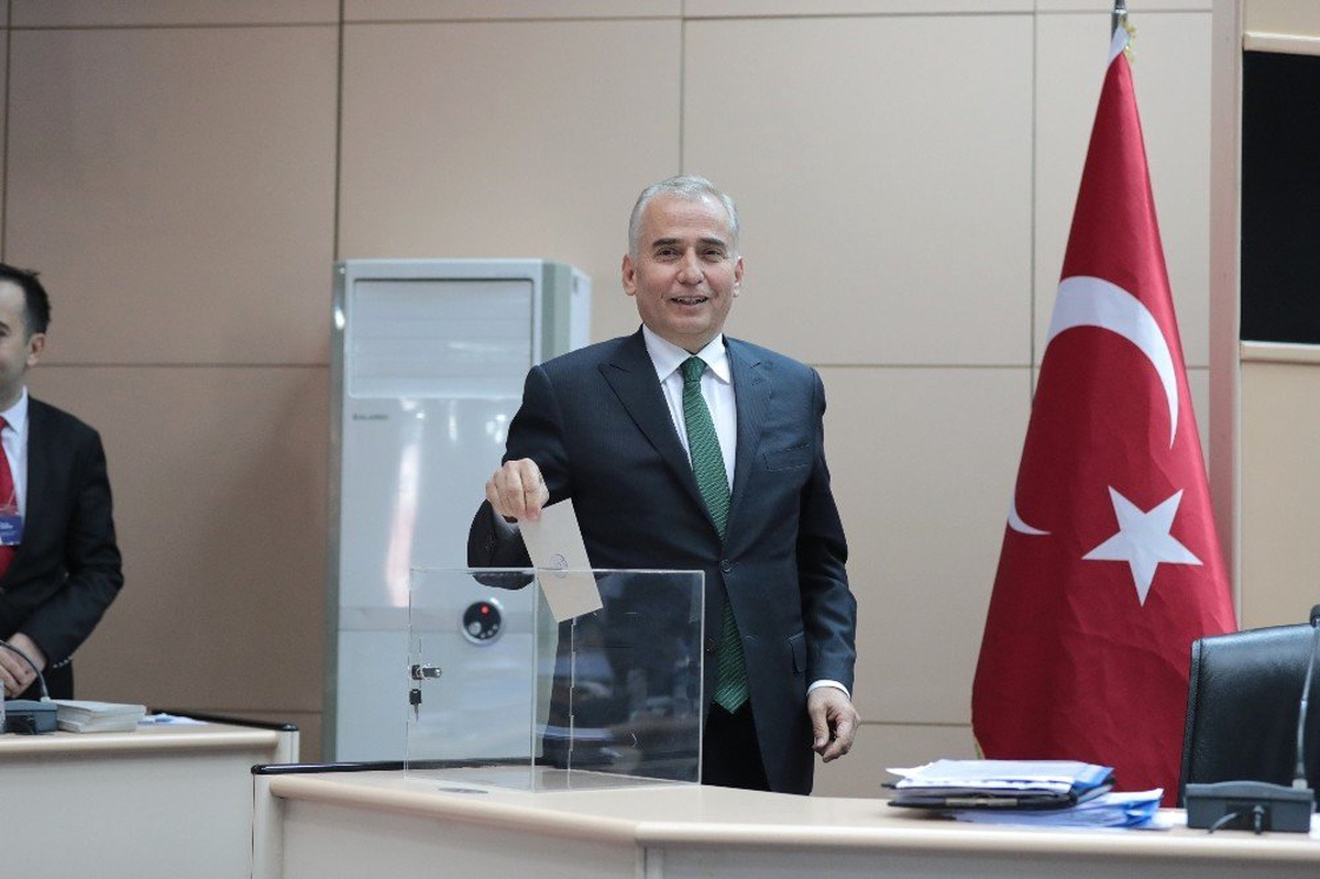 Büyükşehirde Seçimlerin Ardından İlk Meclis Toplantısı Yapıldı