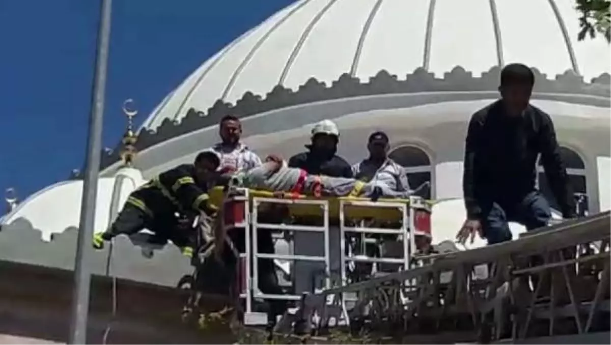 Cami Kubbesinden Düşen İşçi Yaralandı