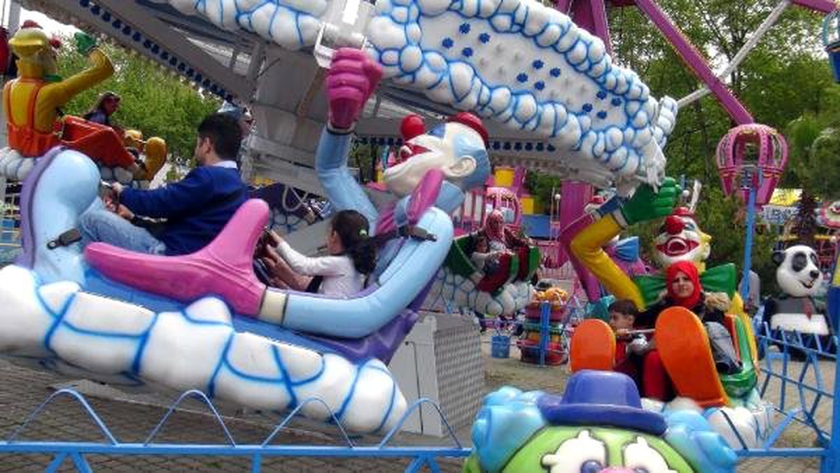 Çocuklar, Bayramlarını Lunaparkta Geçirdi