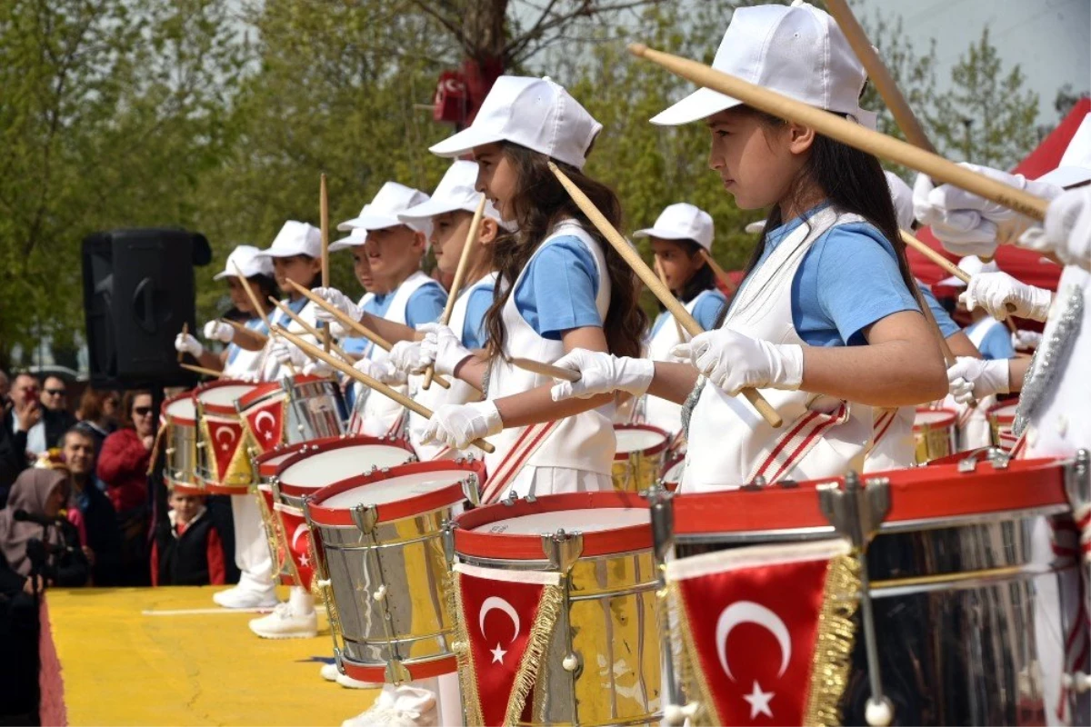 Çorlu\'da 23 Nisan Ulusal Egemenlik ve Çocuk Bayramı Törenle Kutlandı