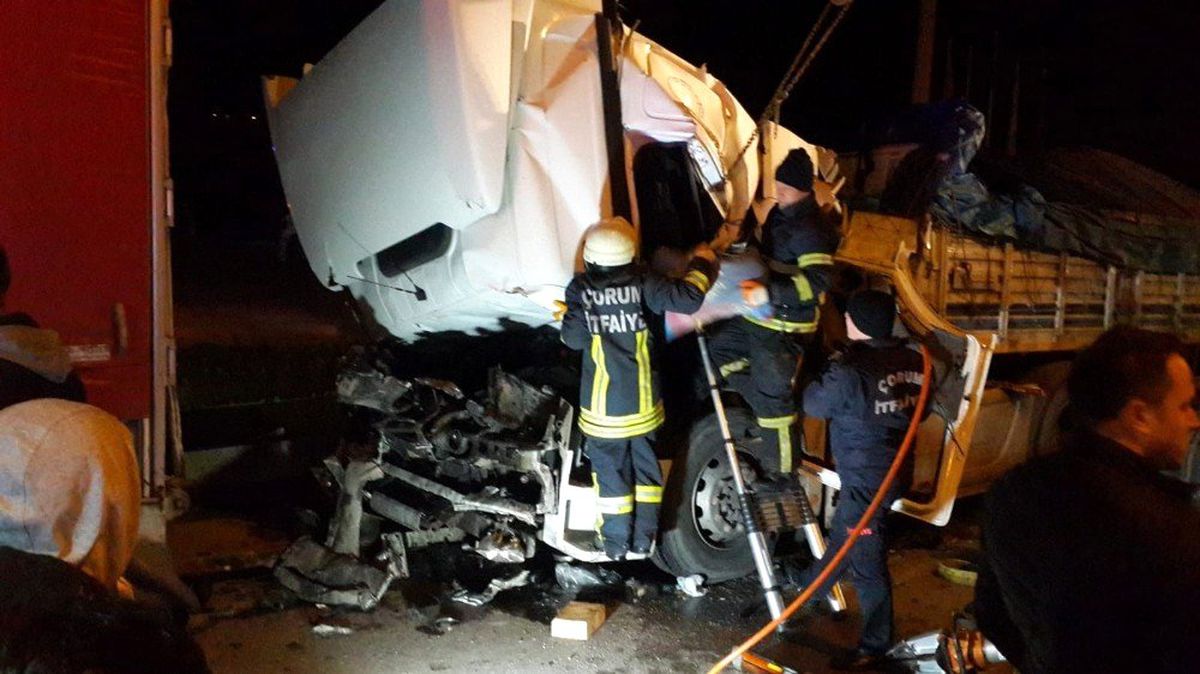Çorum\'da İki Tır Çarpıştı: 1 Ölü