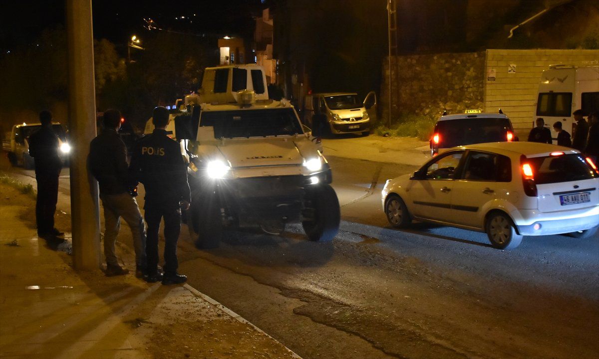 Diyarbakır\'da 2 Aile Arasında Silahlı Kavga: 4 Yaralı