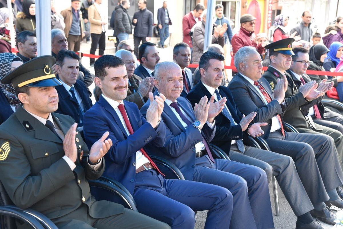 Dursunbey\'de 23 Nisan Coşkusu