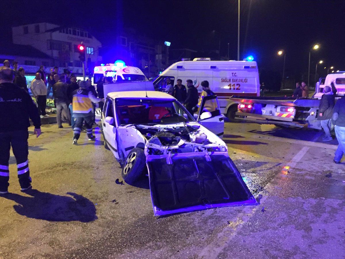 Düzce\'de Trafik Kazası: 4 Yaralı