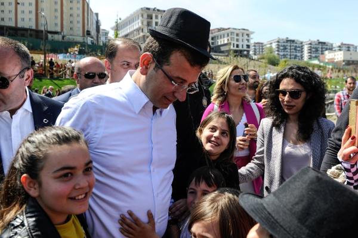 Ekrem İmamoğlu, Beylikdüzü\'nde Çocuklarla Zeytin Ağacı Dikti