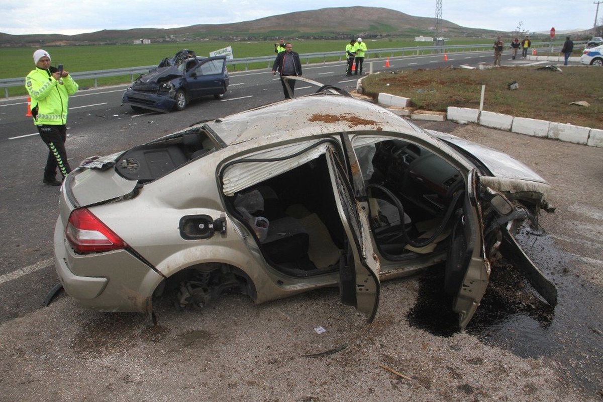 Elazığ\'da Zincirleme Trafik Kazası: 5 Yaralı