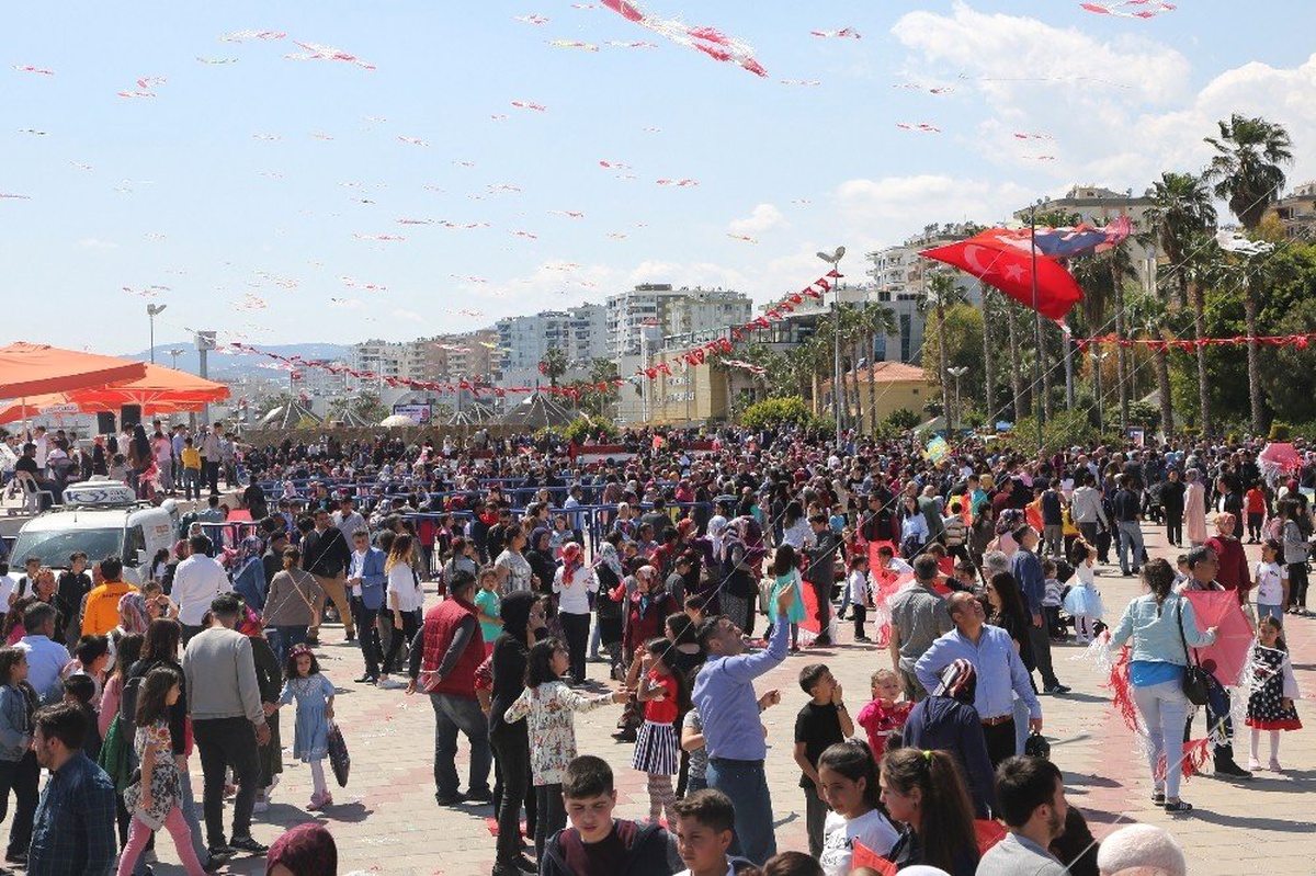 Erdemli Belediyesi\'nden 23 Nisan\'da Uçurtma Şenliği