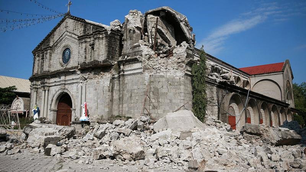 Filipinler\'de Meydana Gelen Depremde Ölü Sayısı Artıyor: 11 Kişi Hayatını Kaybetti