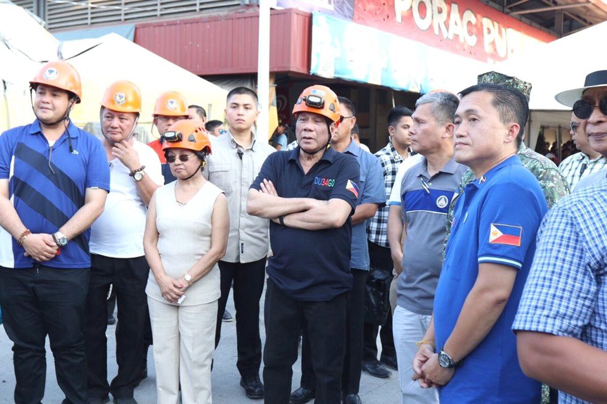 Filipinler Devlet Başkanı Duterte\'den Deprem Bölgesine Ziyaret