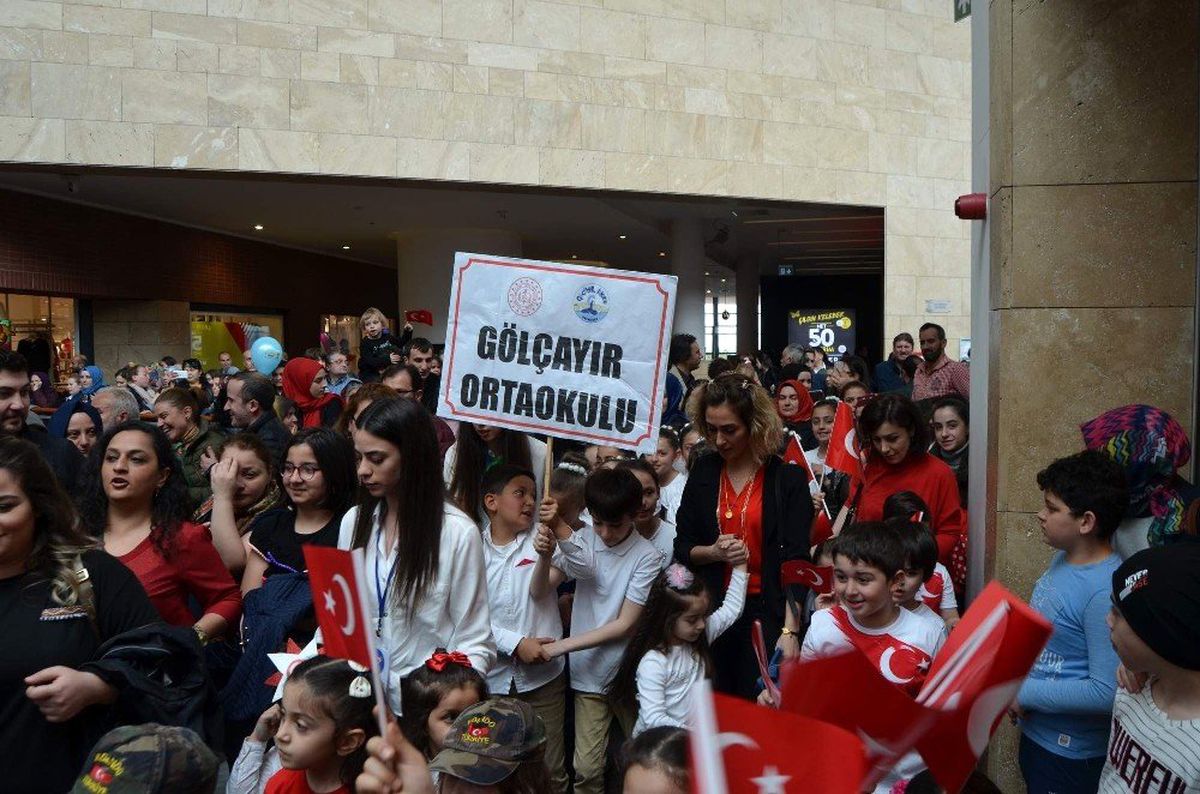 Forum Trabzon\'da 23 Nisan Coşkusu