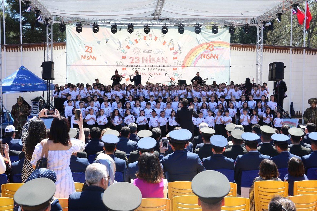 Gaziantep\'te 23 Nisan Coşkusu