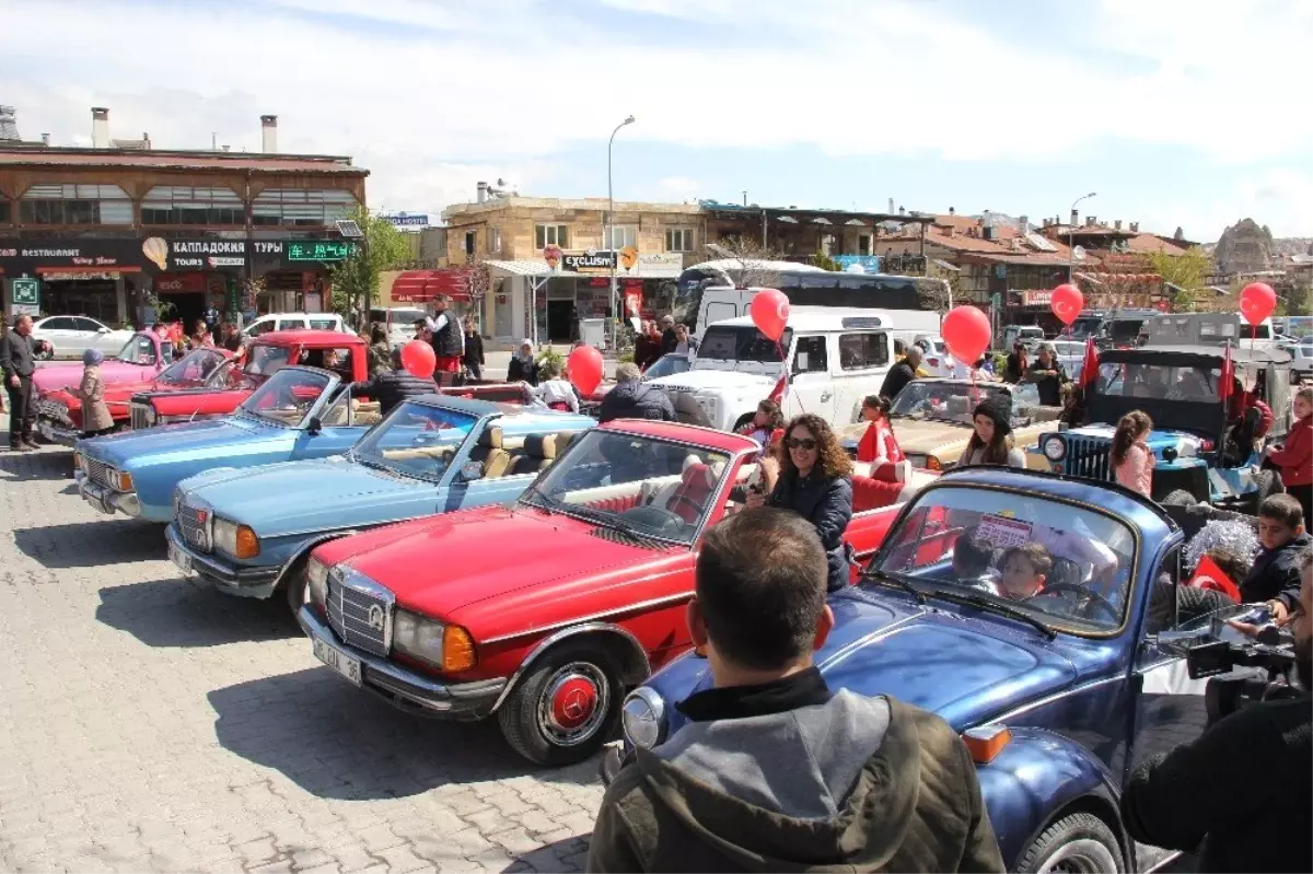 Göreme\'de Çocuklar 23 Nisan\'ı Klasik Otomobillerle Kutladı