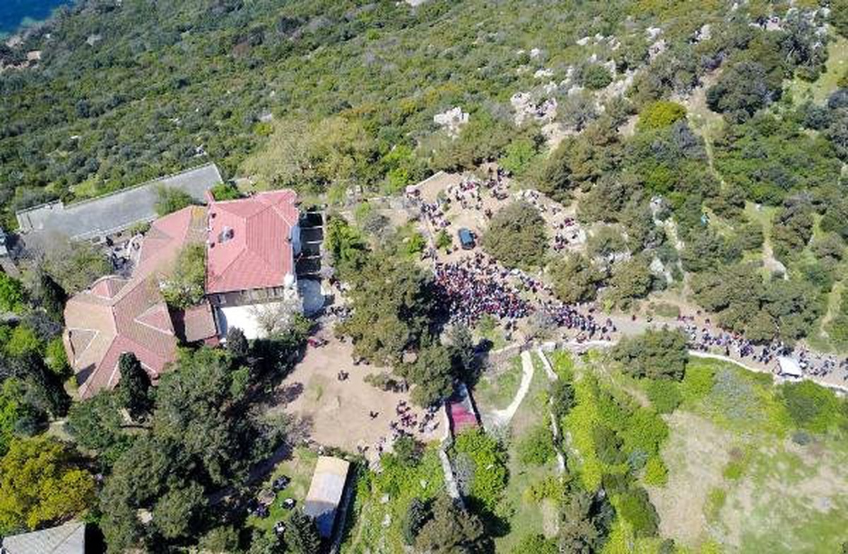 Hava Fotoğraflarıyla) - Dileklerinin Kabul Olması İçin Aya Yorgi\'ye Tırmandılar