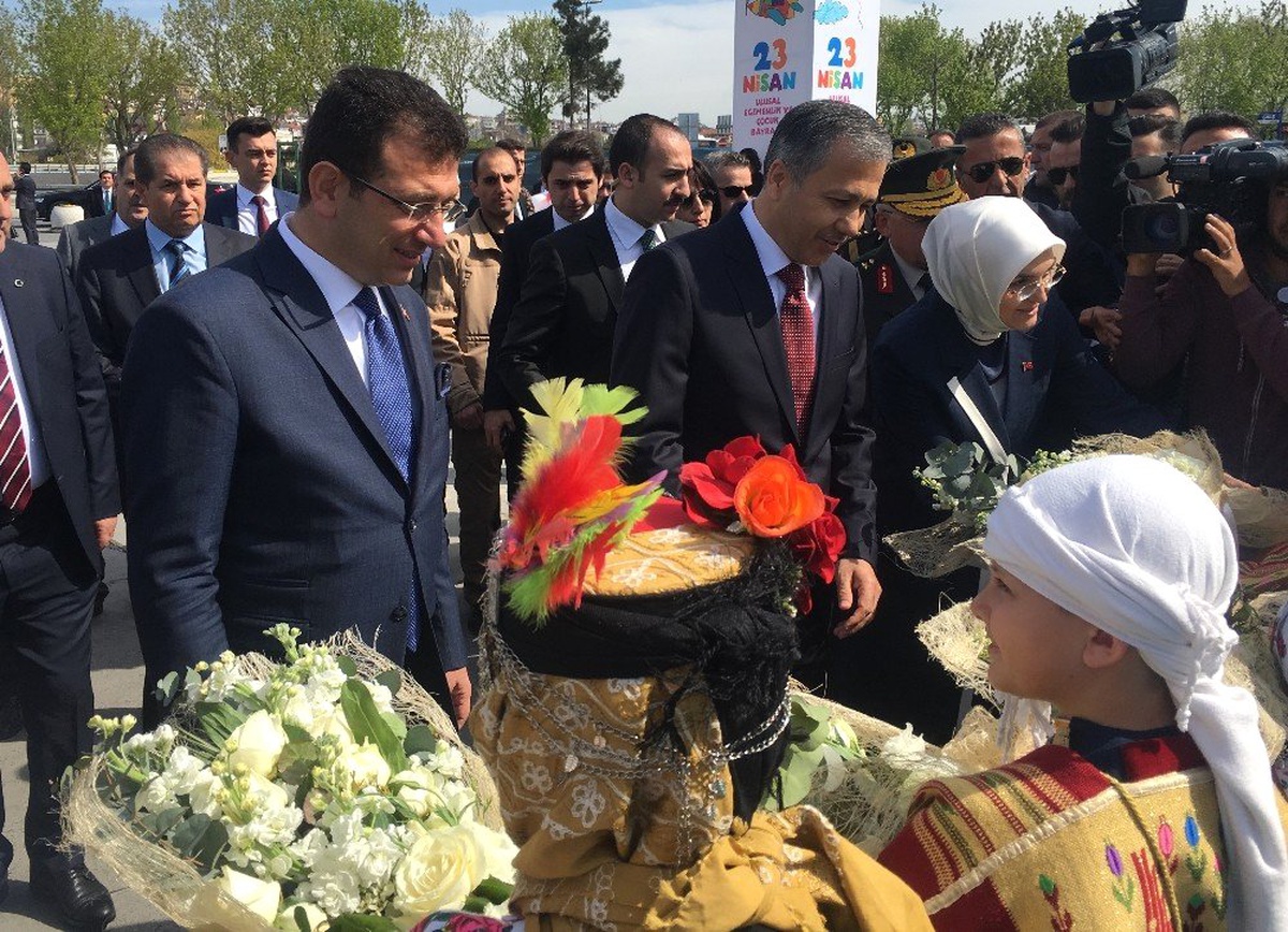 İstanbul\'da Çocuk Bayramı Kutlamaları Renkli Görüntülere Sahne Oldu