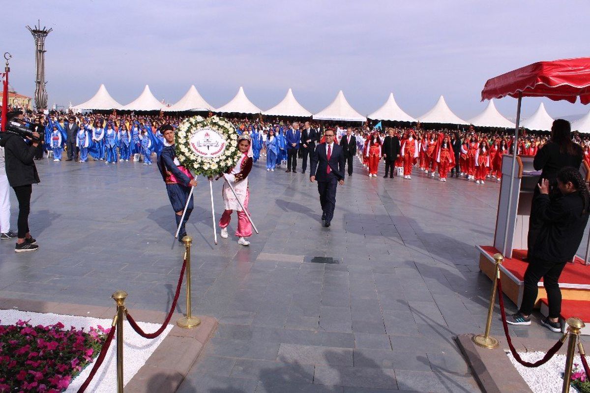 İzmir\'de 23 Nisan Coşkusu