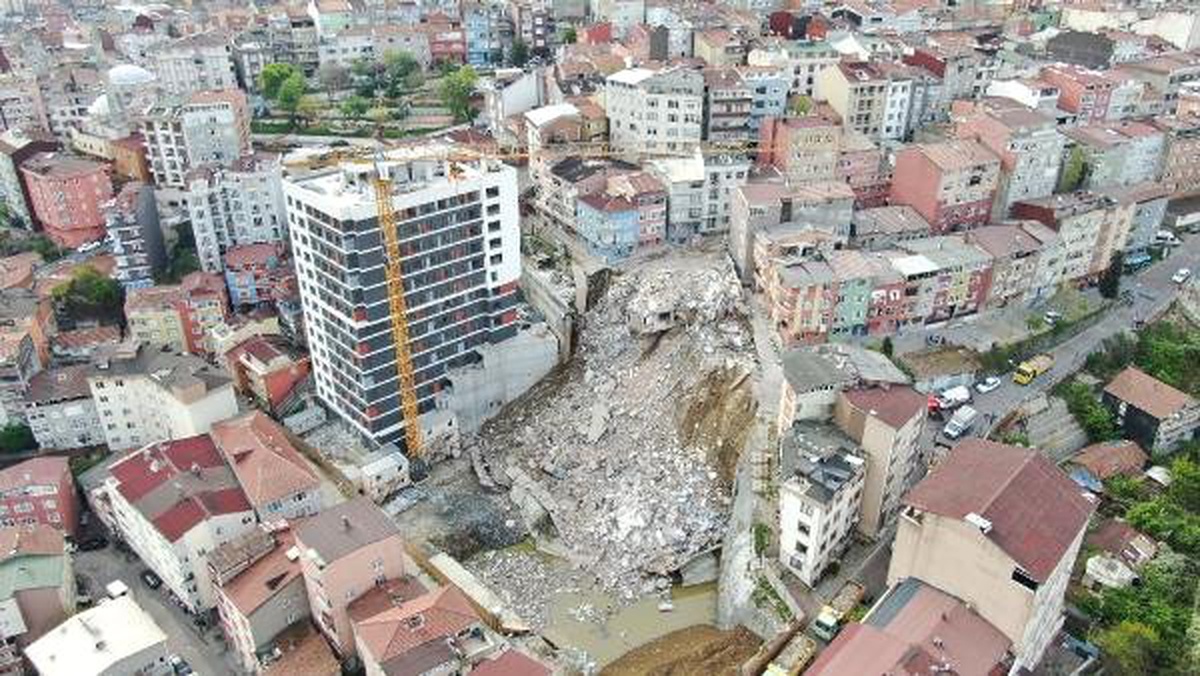 Kağıthane\'de Çökme ve Yıkım Sonrası Son Durum Havadan Fotoğraflandı