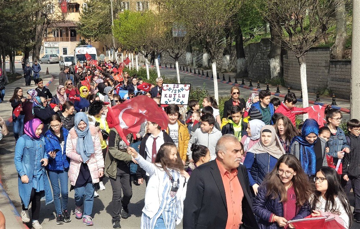 Karabük\'te 23 Nisan Düzenlenen Törenle Kutlandı